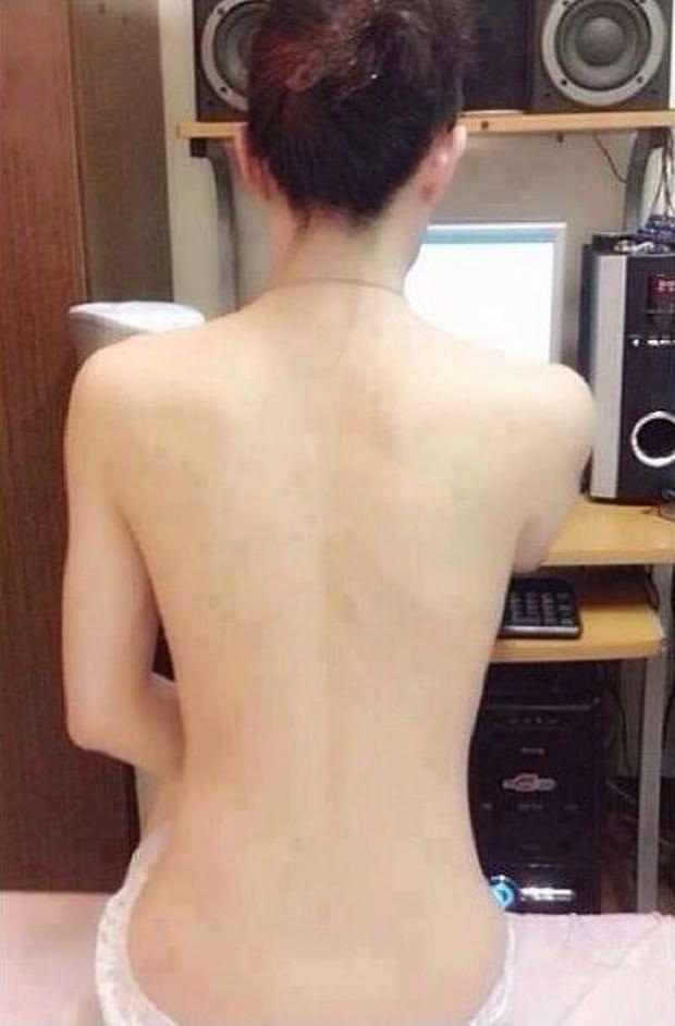 Nesse calor, nada melhor que ficar pelada no pc