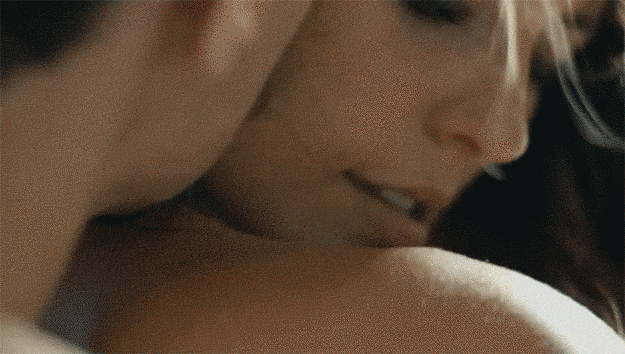 11 gifs da Paolla Oliveira nua em Felizes para Sempre 11